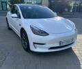 Белый Тесла Модель 3, объемом двигателя 0 л и пробегом 64 тыс. км за 21034 $, фото 1 на Automoto.ua