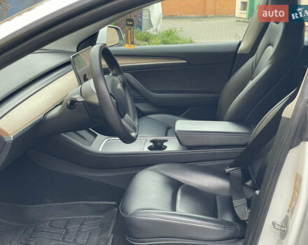 Белый Тесла Модель 3, объемом двигателя 0 л и пробегом 34 тыс. км за 18000 $, фото 55 на Automoto.ua