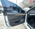 Белый Тесла Модель 3, объемом двигателя 0 л и пробегом 37 тыс. км за 17999 $, фото 20 на Automoto.ua