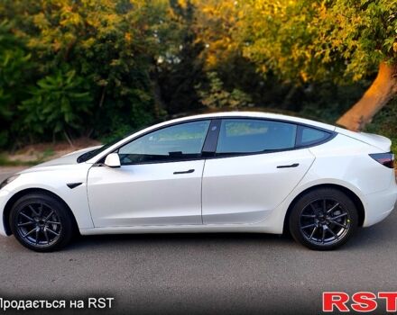 Тесла Модель 3 2021 у Києві на Automoto.ua Білий Тесла Модель 3, об'ємом двигуна 0.22 л та пробігом 78 тис. км за 16999 $, фото 2 на Automoto.ua