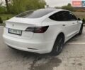 Білий Тесла Модель 3, об'ємом двигуна 0 л та пробігом 53 тис. км за 13800 $, фото 2 на Automoto.ua