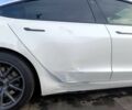 Білий Тесла Модель 3, об'ємом двигуна 0 л та пробігом 170 тис. км за 16500 $, фото 17 на Automoto.ua