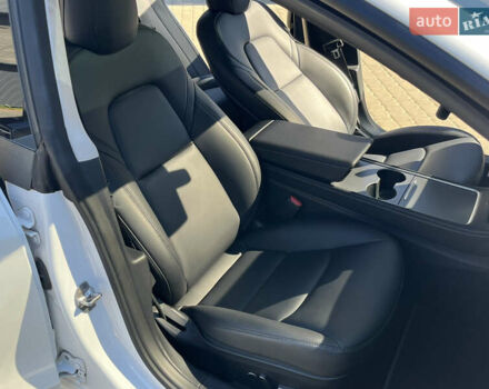 Белый Тесла Модель 3, объемом двигателя 0 л и пробегом 39 тыс. км за 20200 $, фото 31 на Automoto.ua