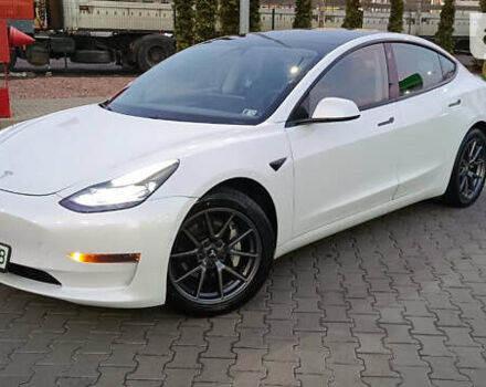 Белый Тесла Модель 3, объемом двигателя 0 л и пробегом 45 тыс. км за 27500 $, фото 44 на Automoto.ua