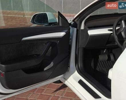 Тесла Модель 3 2021 у Одесі на Automoto.ua Білий Тесла Модель 3, об'ємом двигуна 0 л та пробігом 56 тис. км за 18989 $, фото 12 на Automoto.ua