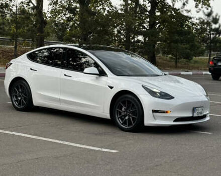 Белый Тесла Модель 3, объемом двигателя 0 л и пробегом 27 тыс. км за 24000 $, фото 2 на Automoto.ua