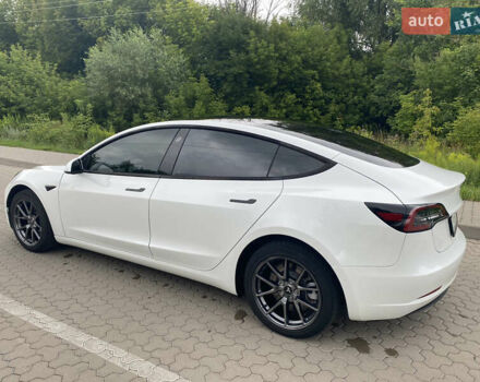 Білий Тесла Модель 3, об'ємом двигуна 0 л та пробігом 44 тис. км за 21900 $, фото 6 на Automoto.ua
