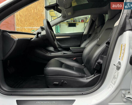 Белый Тесла Модель 3, объемом двигателя 0 л и пробегом 45 тыс. км за 29000 $, фото 14 на Automoto.ua