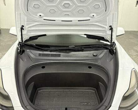 Білий Тесла Модель 3, об'ємом двигуна 0 л та пробігом 113 тис. км за 20200 $, фото 26 на Automoto.ua