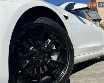 Белый Тесла Модель 3, объемом двигателя 0 л и пробегом 39 тыс. км за 20200 $, фото 3 на Automoto.ua