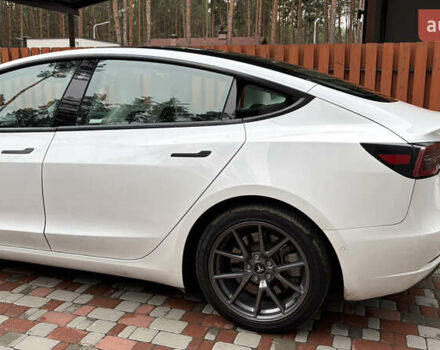Білий Тесла Модель 3, об'ємом двигуна 0 л та пробігом 81 тис. км за 22000 $, фото 2 на Automoto.ua