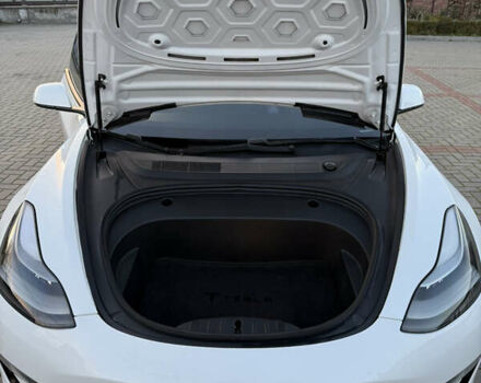 Білий Тесла Модель 3, об'ємом двигуна 0 л та пробігом 76 тис. км за 21500 $, фото 18 на Automoto.ua