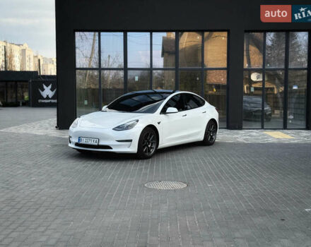 Белый Тесла Модель 3, объемом двигателя 0 л и пробегом 37 тыс. км за 19999 $, фото 133 на Automoto.ua