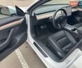 Білий Тесла Модель 3, об'ємом двигуна 0 л та пробігом 58 тис. км за 26999 $, фото 3 на Automoto.ua