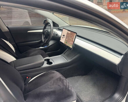 Белый Тесла Модель 3, объемом двигателя 0 л и пробегом 67 тыс. км за 23000 $, фото 9 на Automoto.ua