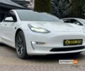 Белый Тесла Модель 3, объемом двигателя 82 л и пробегом 60 тыс. км за 25500 $, фото 1 на Automoto.ua