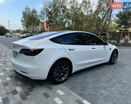 Белый Тесла Модель 3, объемом двигателя 0 л и пробегом 34 тыс. км за 21500 $, фото 57 на Automoto.ua