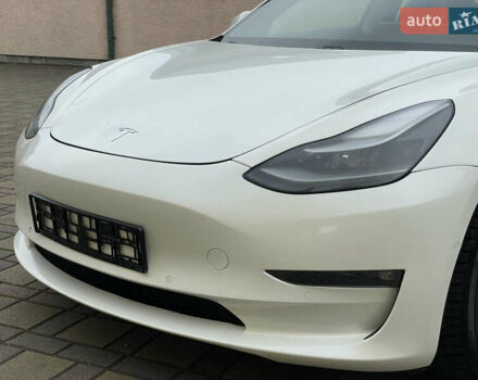 Белый Тесла Модель 3, объемом двигателя 0 л и пробегом 34 тыс. км за 18000 $, фото 45 на Automoto.ua