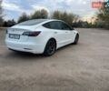 Белый Тесла Модель 3, объемом двигателя 0 л и пробегом 170 тыс. км за 16300 $, фото 2 на Automoto.ua