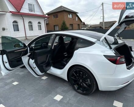 Білий Тесла Модель 3, об'ємом двигуна 0 л та пробігом 139 тис. км за 20999 $, фото 1 на Automoto.ua