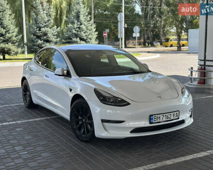Тесла Модель 3 2021 у Одесі на Automoto.ua Білий Тесла Модель 3, об'ємом двигуна 0 л та пробігом 98 тис. км за 17800 $, фото 2 на Automoto.ua