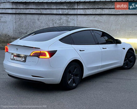 Белый Тесла Модель 3, объемом двигателя 0 л и пробегом 52 тыс. км за 21500 $, фото 6 на Automoto.ua
