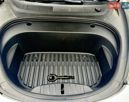 Білий Тесла Модель 3, об'ємом двигуна 0 л та пробігом 84 тис. км за 18300 $, фото 33 на Automoto.ua