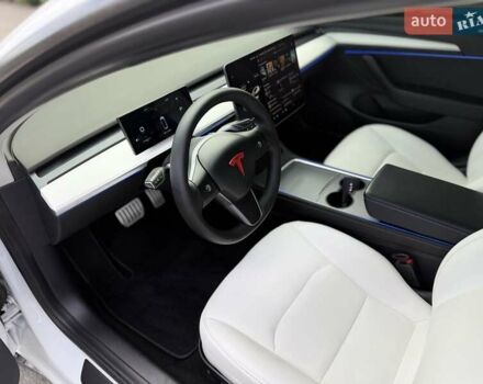 Тесла Модель 3 2021 у Малине на Automoto.ua Білий Тесла Модель 3, об'ємом двигуна 0 л та пробігом 75 тис. км за 24000 $, фото 15 на Automoto.ua