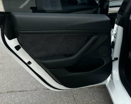 Белый Тесла Модель 3, объемом двигателя 0 л и пробегом 27 тыс. км за 24000 $, фото 15 на Automoto.ua