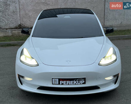 Белый Тесла Модель 3, объемом двигателя 0 л и пробегом 52 тыс. км за 21500 $, фото 1 на Automoto.ua
