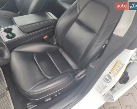 Білий Тесла Модель 3, об'ємом двигуна 0 л та пробігом 79 тис. км за 16200 $, фото 15 на Automoto.ua