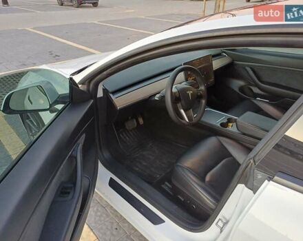 Белый Тесла Модель 3, объемом двигателя 0 л и пробегом 80 тыс. км за 19900 $, фото 9 на Automoto.ua