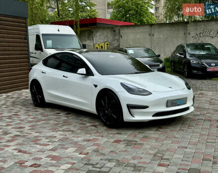 Білий Тесла Модель 3, об'ємом двигуна 0 л та пробігом 61 тис. км за 22700 $, фото 4 на Automoto.ua