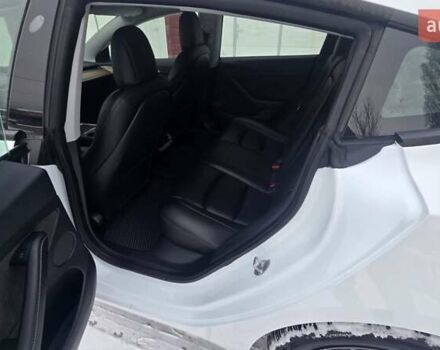 Белый Тесла Модель 3, объемом двигателя 0 л и пробегом 64 тыс. км за 22500 $, фото 12 на Automoto.ua