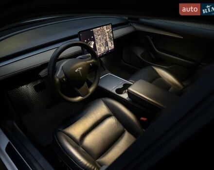 Тесла Модель 3 2021 у Києві на Automoto.ua Білий Тесла Модель 3, об'ємом двигуна 0 л та пробігом 105 тис. км за 19500 $, фото 16 на Automoto.ua