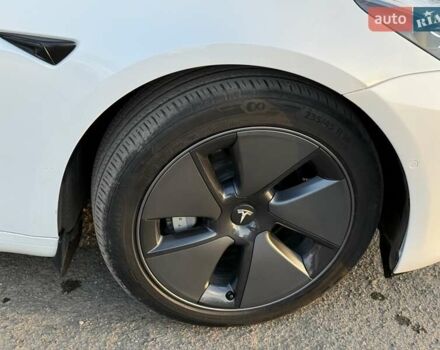 Білий Тесла Модель 3, об'ємом двигуна 0 л та пробігом 88 тис. км за 20950 $, фото 6 на Automoto.ua