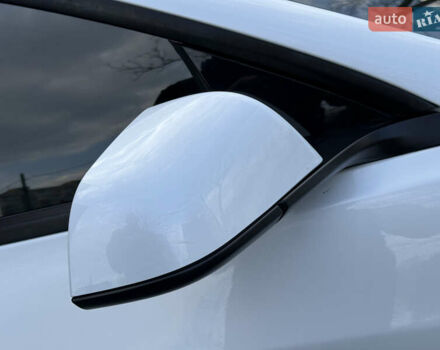 Белый Тесла Модель 3, объемом двигателя 0 л и пробегом 37 тыс. км за 19999 $, фото 98 на Automoto.ua