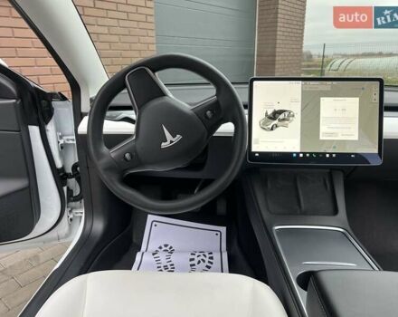 Белый Тесла Модель 3, объемом двигателя 0 л и пробегом 74 тыс. км за 21999 $, фото 12 на Automoto.ua