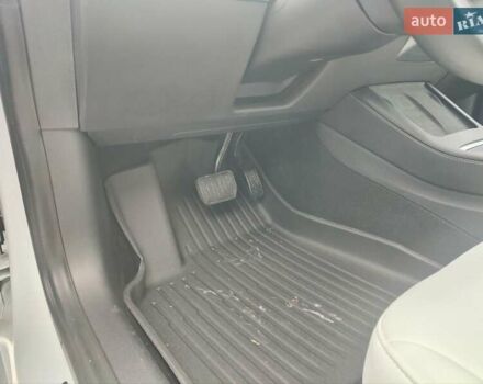 Белый Тесла Модель 3, объемом двигателя 0 л и пробегом 39 тыс. км за 18100 $, фото 22 на Automoto.ua