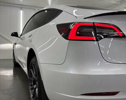 Білий Тесла Модель 3, об'ємом двигуна 0 л та пробігом 113 тис. км за 20200 $, фото 44 на Automoto.ua