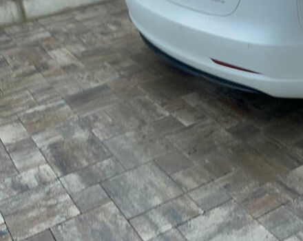 Белый Тесла Модель 3, объемом двигателя 0 л и пробегом 60 тыс. км за 19000 $, фото 2 на Automoto.ua