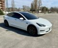 Белый Тесла Модель 3, объемом двигателя 0 л и пробегом 60 тыс. км за 17999 $, фото 3 на Automoto.ua
