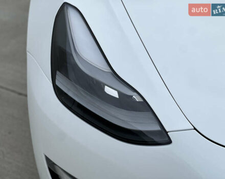 Білий Тесла Модель 3, об'ємом двигуна 0 л та пробігом 107 тис. км за 19999 $, фото 13 на Automoto.ua