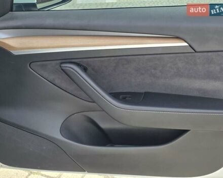 Білий Тесла Модель 3, об'ємом двигуна 0 л та пробігом 91 тис. км за 22999 $, фото 29 на Automoto.ua