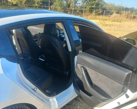 Білий Тесла Модель 3, об'ємом двигуна 0 л та пробігом 147 тис. км за 17000 $, фото 11 на Automoto.ua