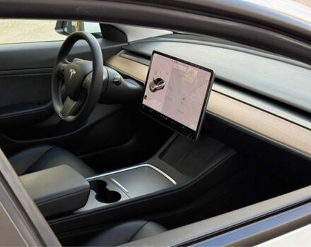 Білий Тесла Модель 3, об'ємом двигуна 0 л та пробігом 68 тис. км за 12300 $, фото 14 на Automoto.ua