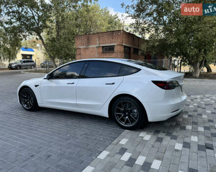 Белый Тесла Модель 3, объемом двигателя 0 л и пробегом 34 тыс. км за 21500 $, фото 34 на Automoto.ua