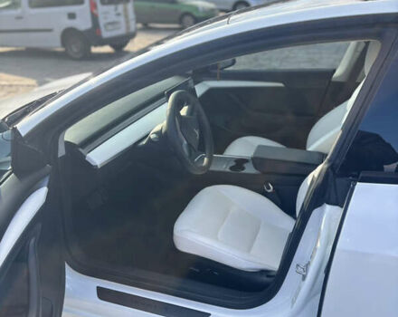 Білий Тесла Модель 3, об'ємом двигуна 0 л та пробігом 106 тис. км за 18900 $, фото 43 на Automoto.ua