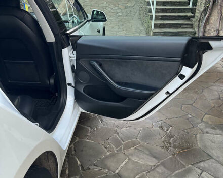 Білий Тесла Модель 3, об'ємом двигуна 0 л та пробігом 57 тис. км за 23000 $, фото 20 на Automoto.ua