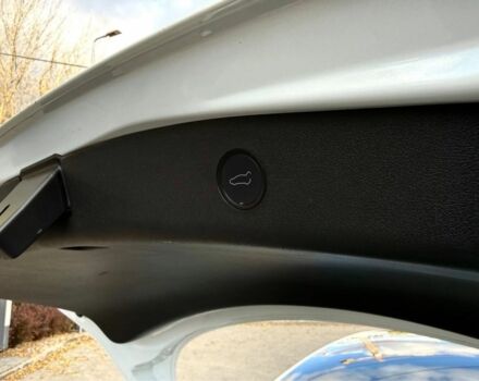 Білий Тесла Модель 3, об'ємом двигуна 0 л та пробігом 68 тис. км за 12300 $, фото 16 на Automoto.ua